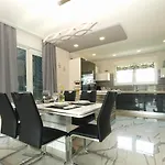Monteci 2052