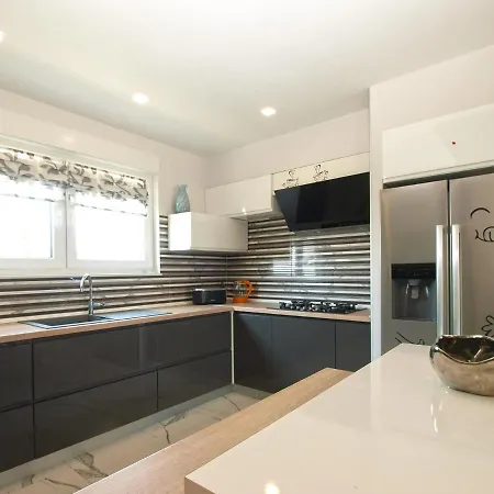 Monteci 2052 *