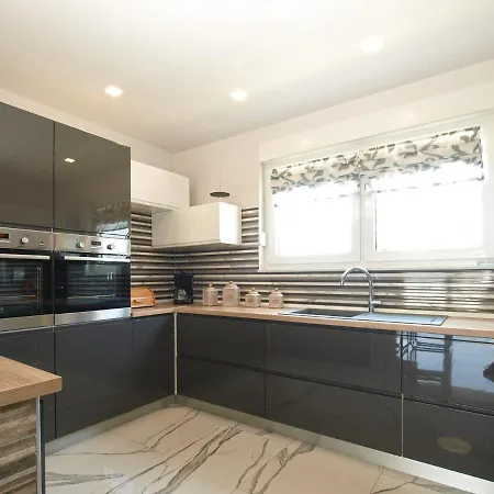Monteci 2052 *