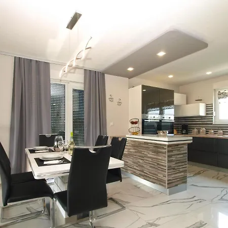 بيت للعطل Monteci 2052