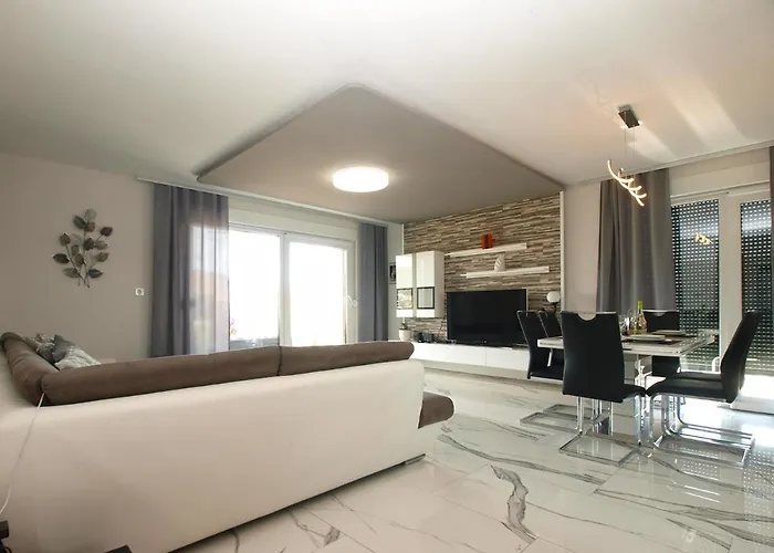 Monteci 2052 * Galižana