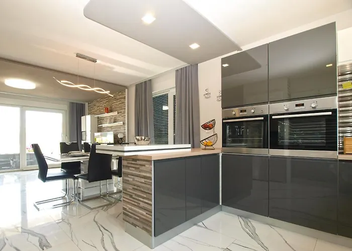 Monteci 2052 * Galižana